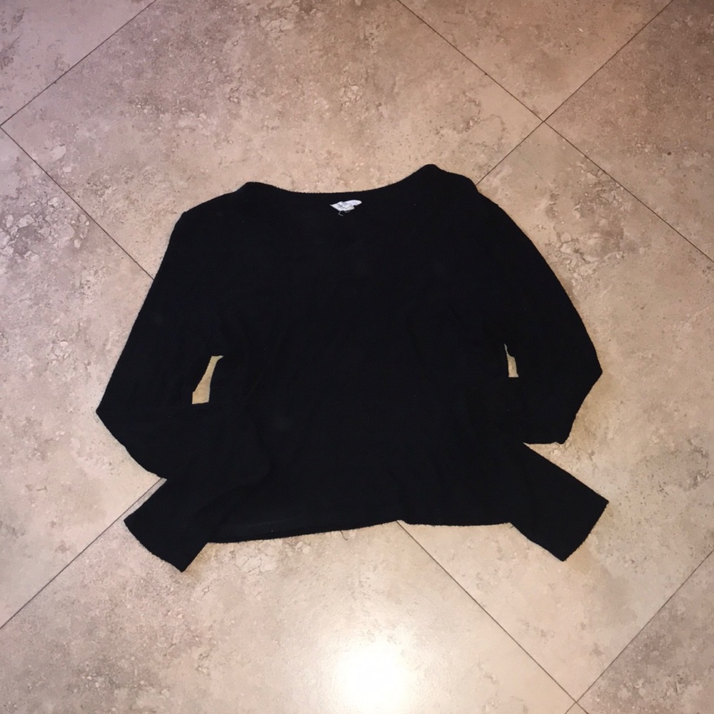 Black long sleeve crop top